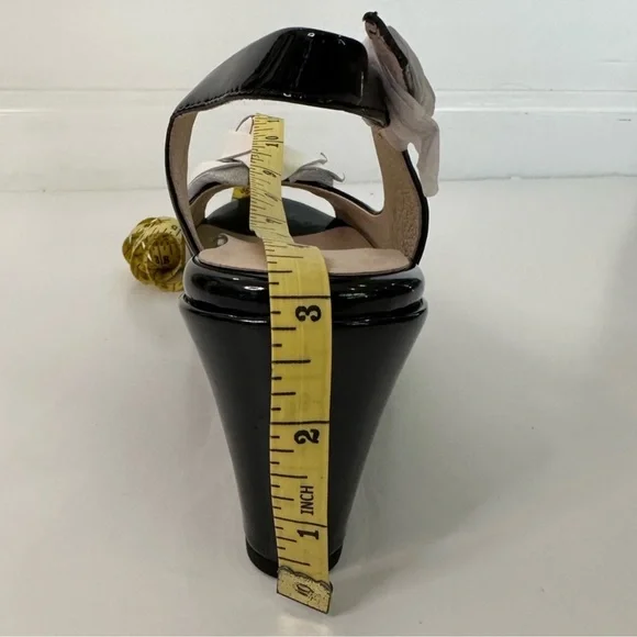 Taryn Rose Tri-Star Black Patent White Rose Wedge Sandals NWT Women’s Size 9 - Picture 10 of 11